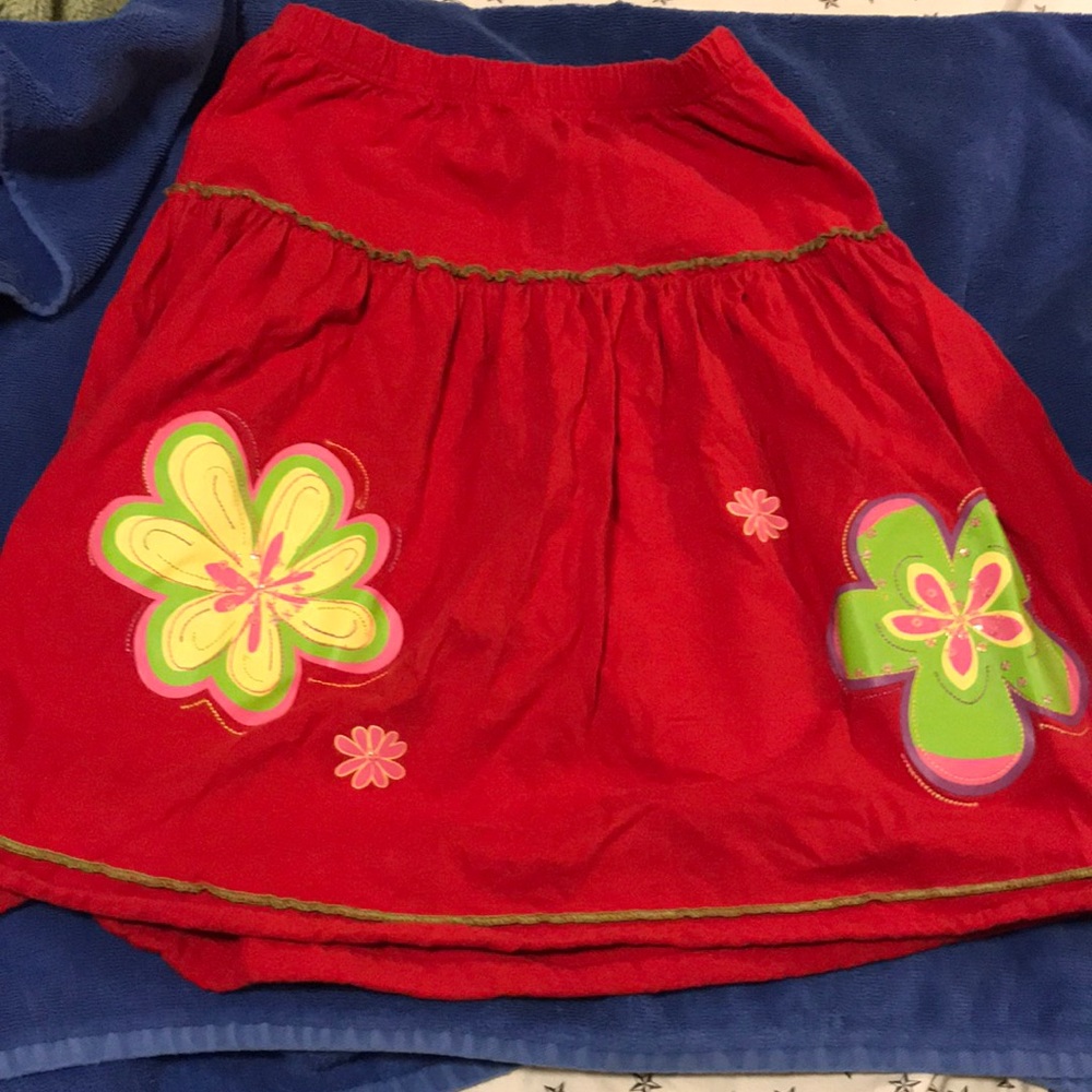 That’s so raven red flowered skirt. Size 10